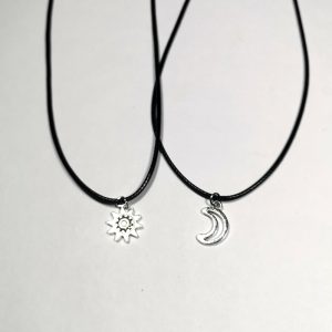 Cuplu celest Soarele si Luna - pandantive din metal pe siret negru