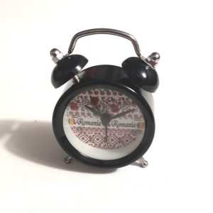 Ceas cuarț de birou / noptieră cu alarmă și motive tradiționale românești