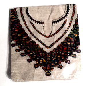Pulover tricotat fin, moale, cu motive tradiționale românești, tip ie - bej