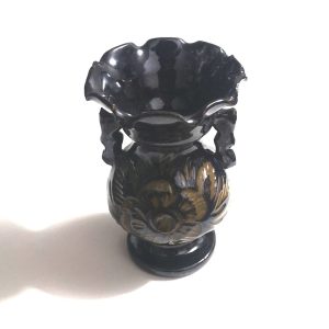 Vază neagră din ceramică cu model