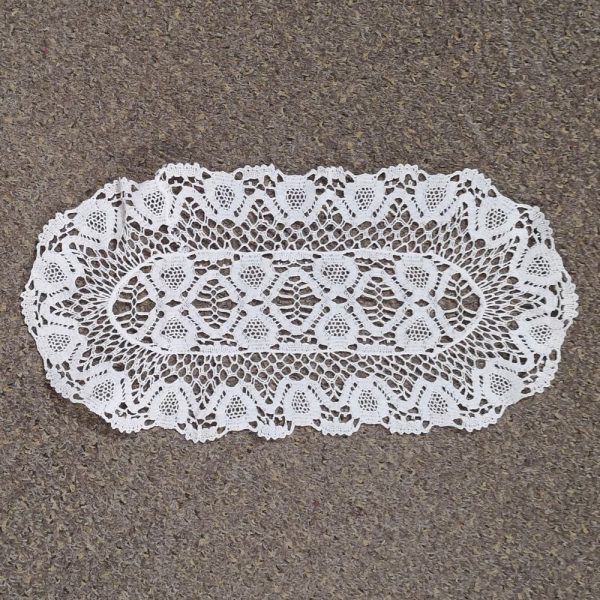 Mileu alb lucrat manual, oval