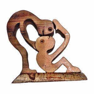 Pereche de îndrăgostiți - statuie din lemn