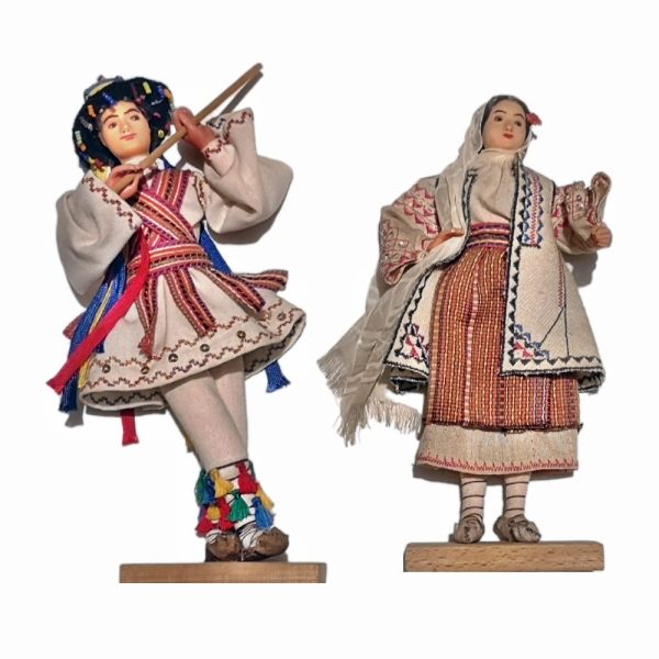 Set compus din țăran și țărancă în costum popular