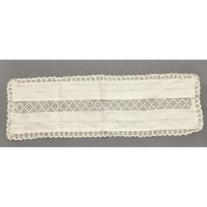 Față de masă alba, cu broderie Față de masă alba, cu broderie